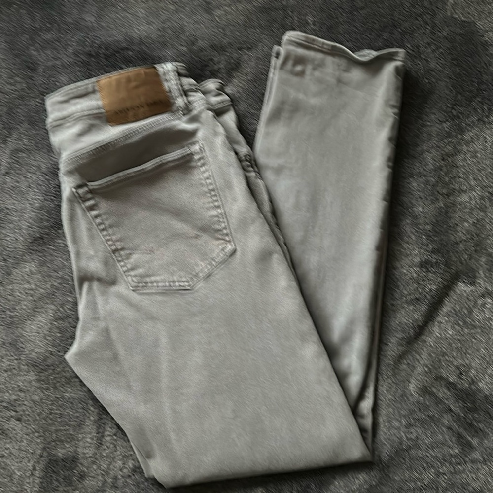 Men’s American Eagle Airflex jeans.